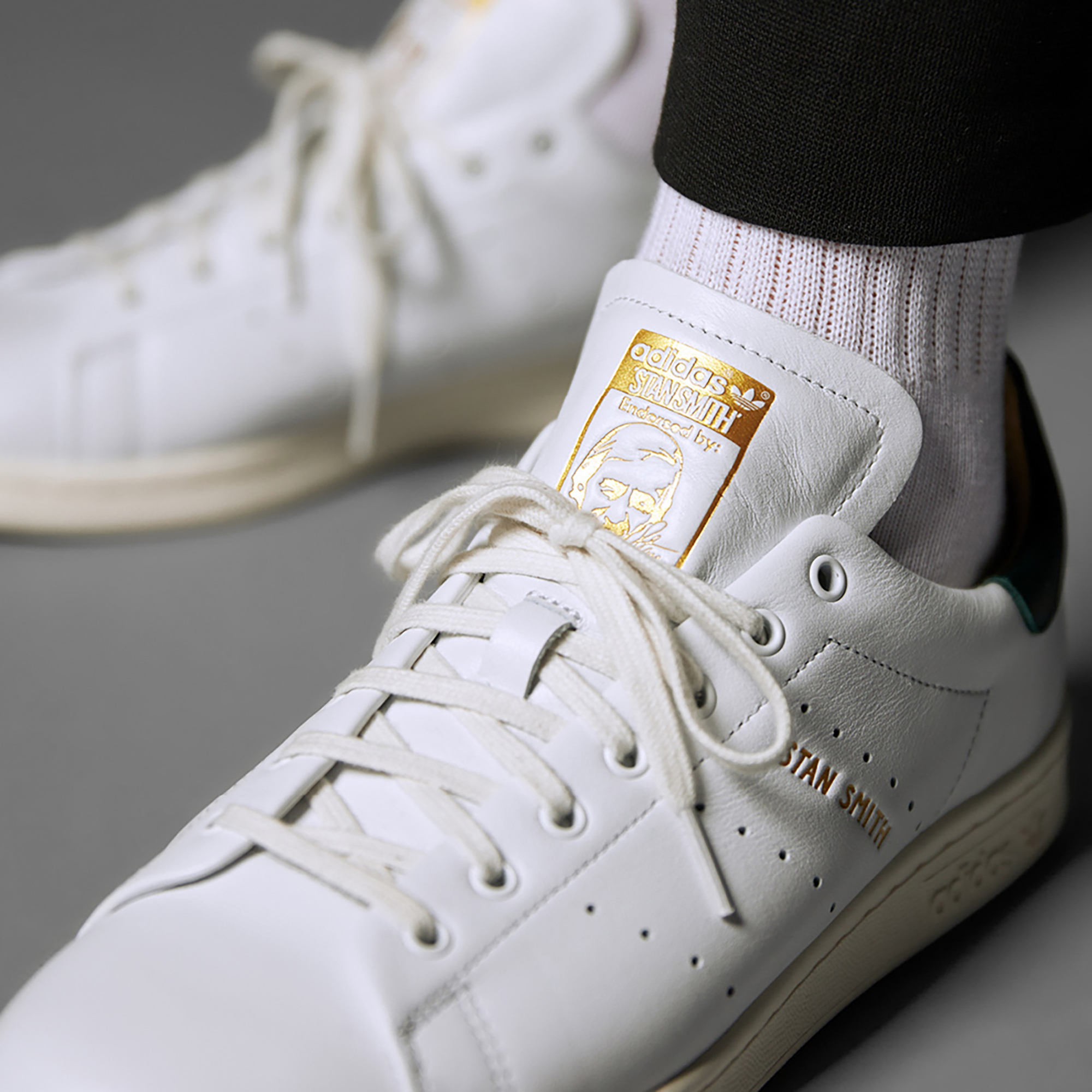 Stan smith with gold lettering online