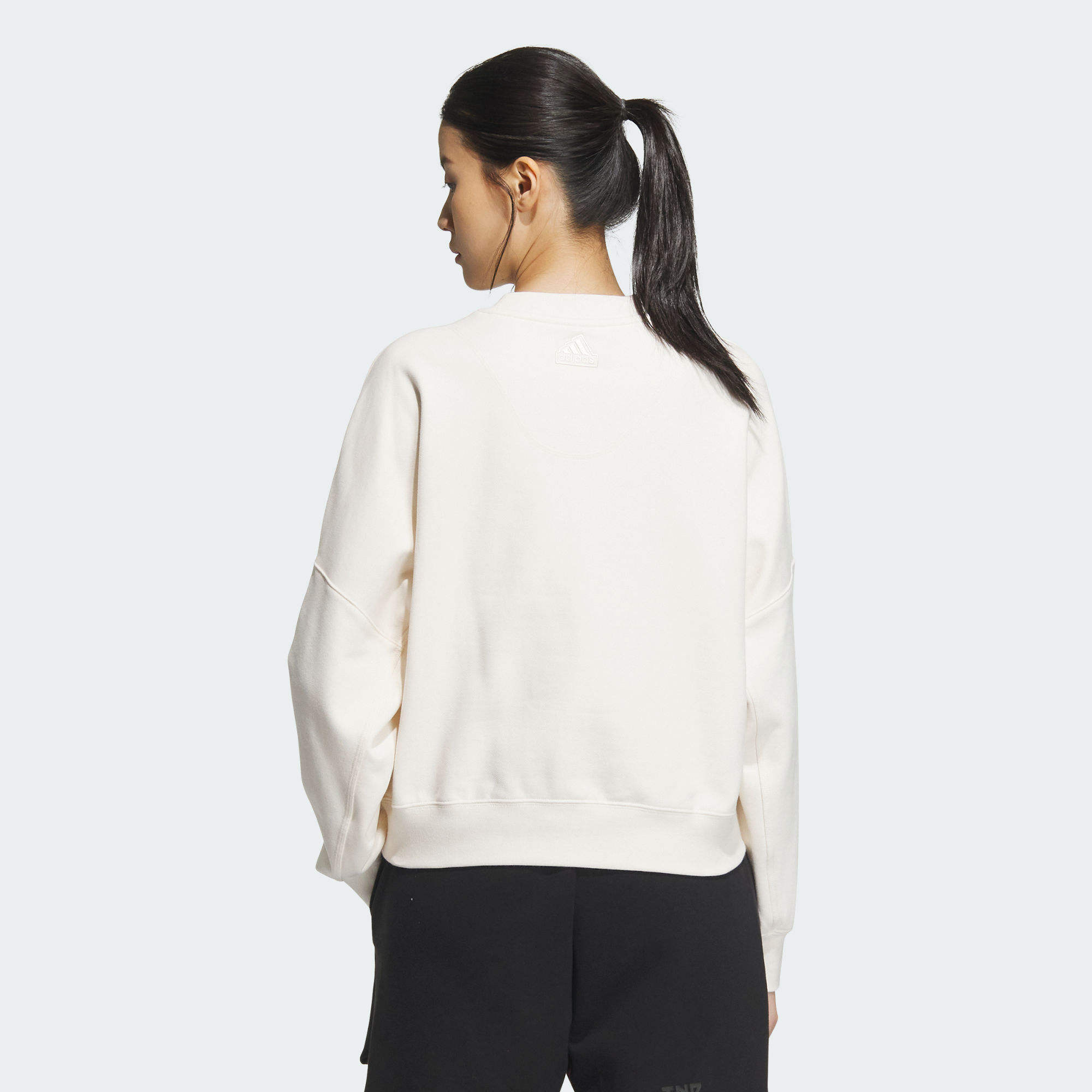 5MILES LOUNGE 柔軟衛衣布圓領衛衣- 白色| 女子| adidas(愛迪達)香港 